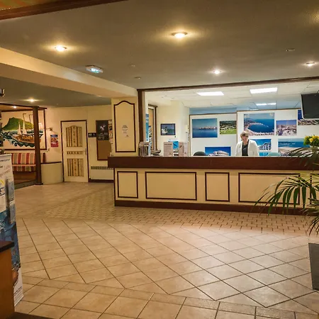 梅尔欧仁妮高尔夫酒店 公寓式酒店 4*